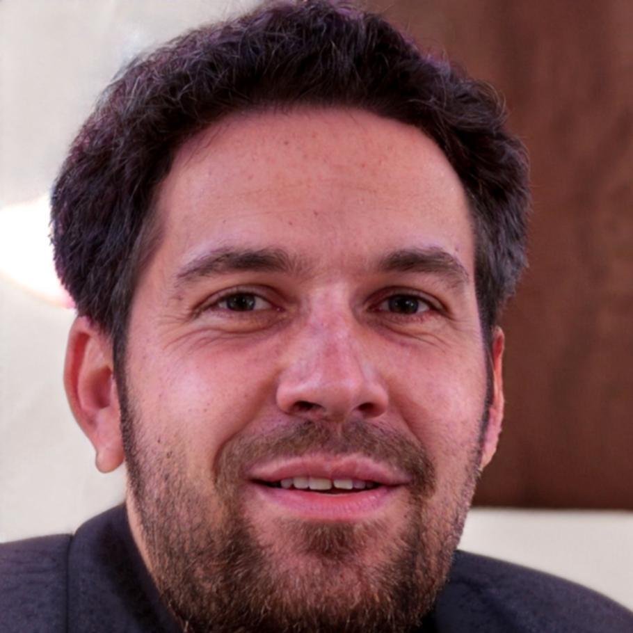 Portrait de Théo Lacourte, formateur en finances personnelles